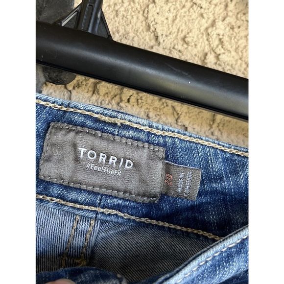Torrid denim cut off shorts - size 20 - medium wash blue - Picture 5 of 7